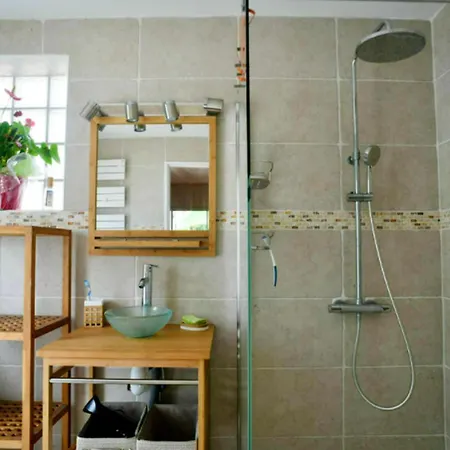 Avec Piscine Et Jardin, *