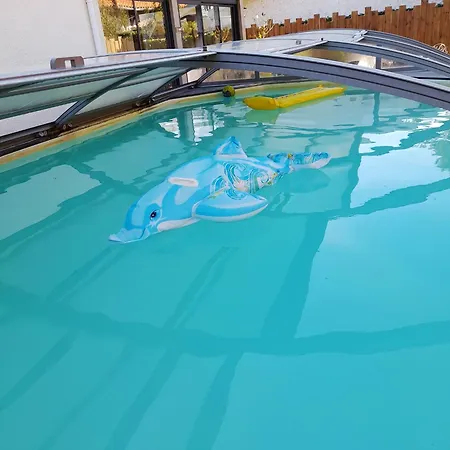 Vila Avec Piscine Et Jardin, *