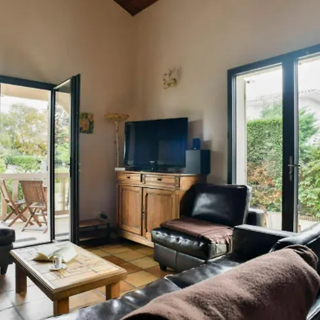 Vila Avec Piscine Et Jardin, *