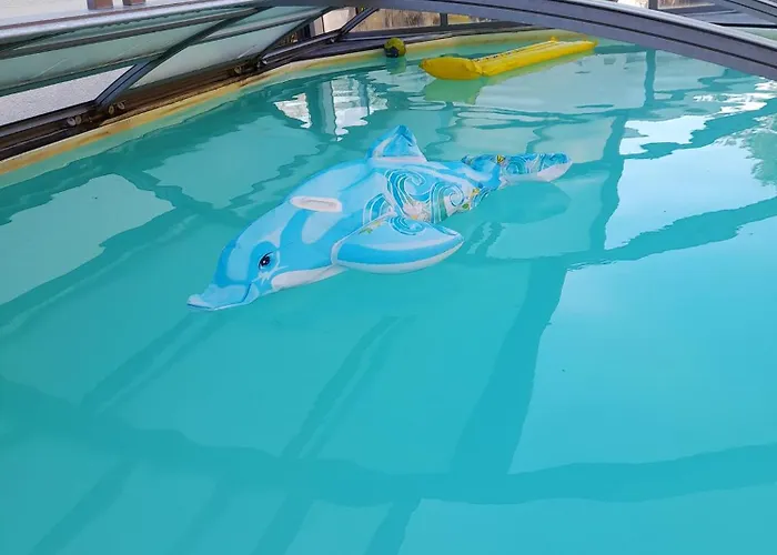 Villa Avec Piscine Et Jardin, *