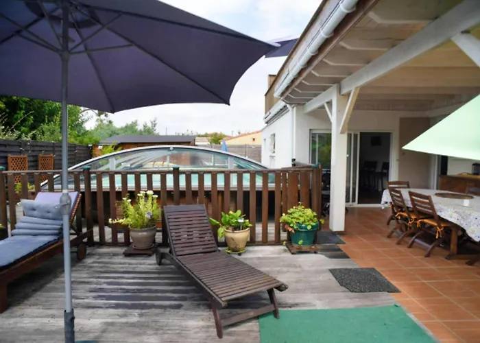 Avec Piscine Et Jardin,