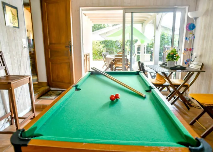 Avec Piscine Et Jardin, Villa