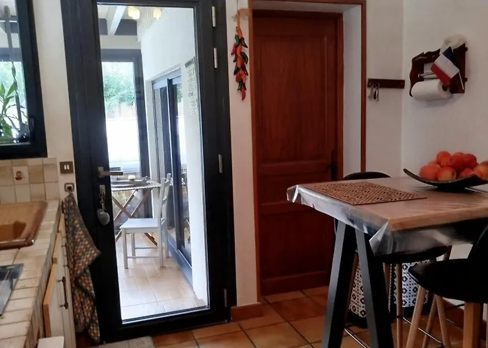 Avec Piscine Et Jardin,